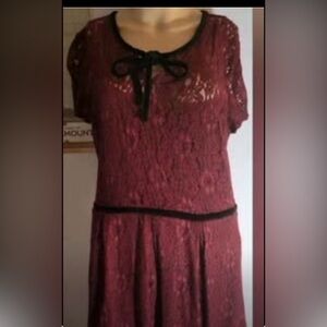 Elegant Lace Dress with Black Accents size 10